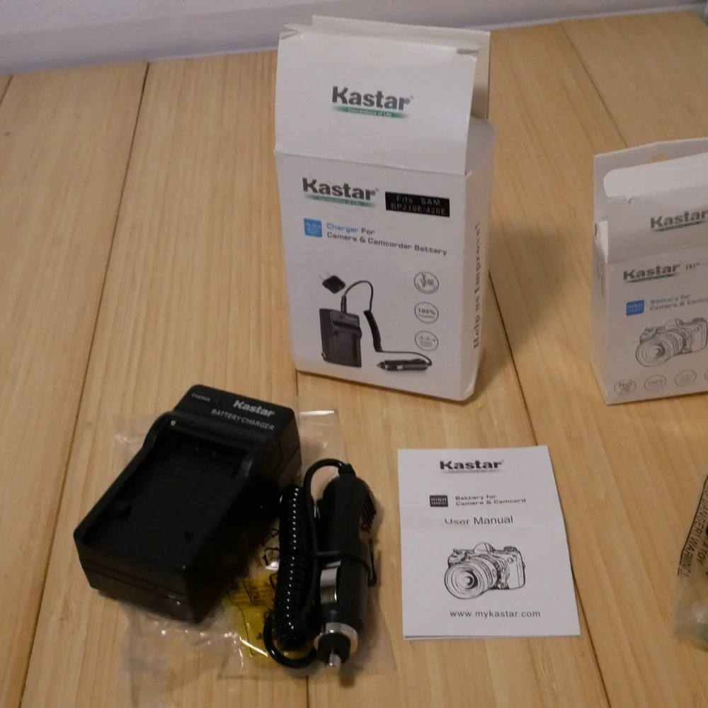 Samsung SMX-F54 Camcorder - 16GB Internal Memory (can also use SD cards) bundle